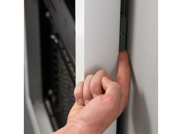 Chief Impact On-wall Skjermkabinett 48" Portrett Hvit Maks 45kg 