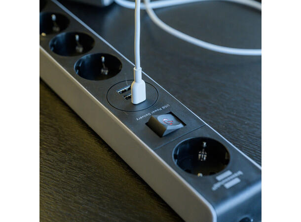 Strømfordeler-5 + 2xUSB A+ USB-C 1,5 m PDU 16A SCHUKO 