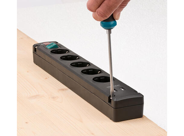 Strømfordeler-5 + USB A m/ Bryter 3,0 m PDU 5x 16A SCHUKO - 2x USB A 