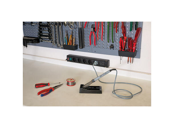 Strømfordeler-5 + USB A m/ Bryter 3,0 m PDU 5x 16A SCHUKO - 2x USB A 