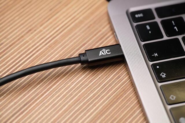 AiC USBC